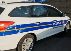 Slika PU_I/vijesti/2017/policijski auto5.JPG